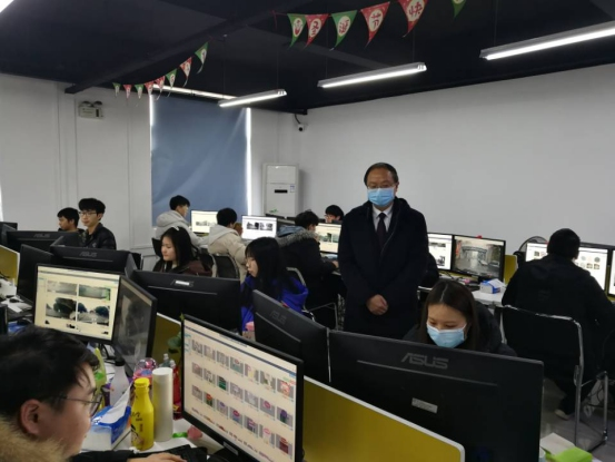 校长李菲深入企业看望轮岗实训学生，易思为教育产教融合再深化