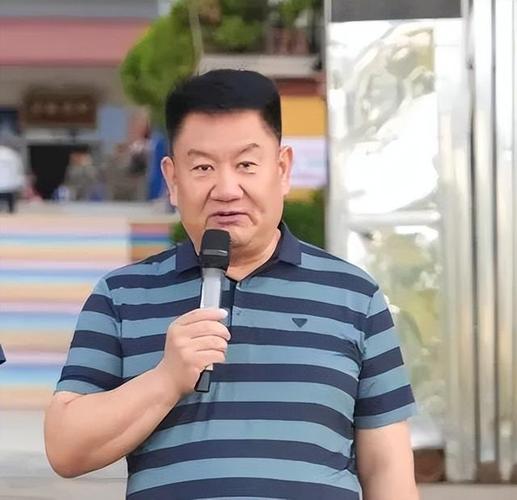 校企携手育桃李 梁校长回赠河南易思正实业与南阳宝辉教育设备纪实